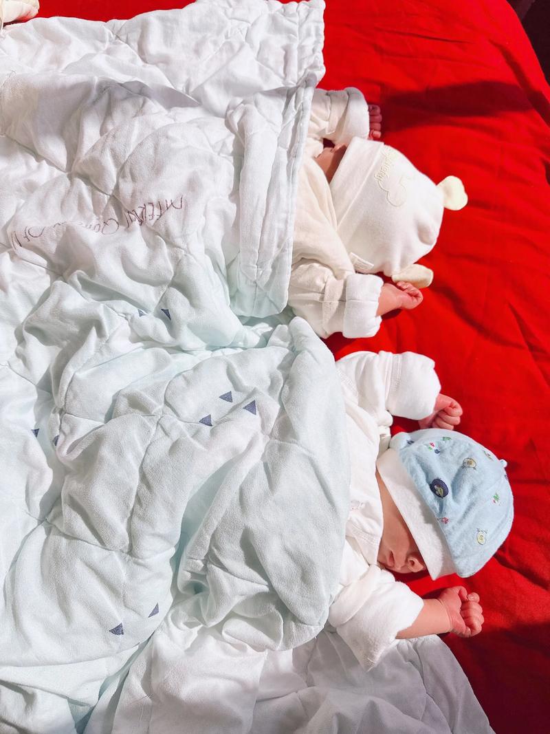 新生儿小手小脚怎么拍-第3张图片-郑州医学网