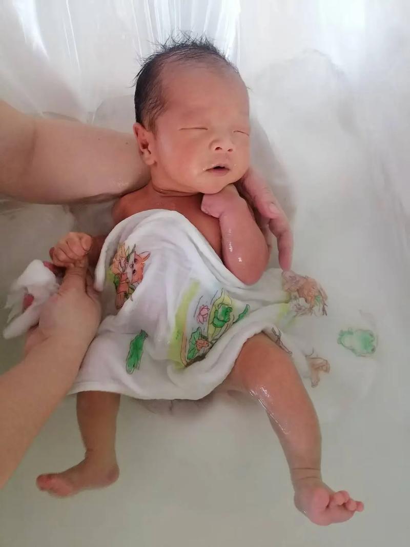 新生儿出生后多久才开始长肉肉？是越快越好吗？-第1张图片-郑州医学网