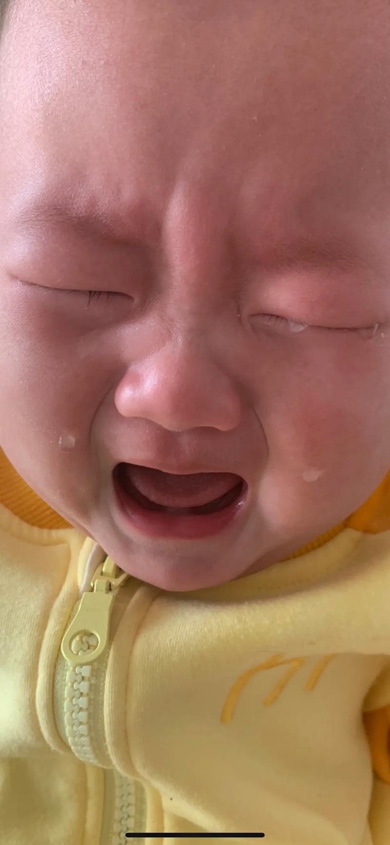 20天新生儿哭闹严重怎么办?新手爸妈该如何安抚和应对?-第1张图片-郑州医学网 20天新生儿哭闹严重怎么办?新手爸妈该如何安抚和应对?-第1张图片-郑州医学网