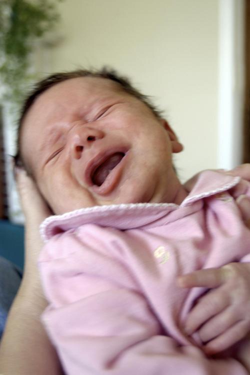 20天新生儿哭闹严重怎么办?新手爸妈该如何安抚和应对?-第2张图片-郑州医学网 20天新生儿哭闹严重怎么办?新手爸妈该如何安抚和应对?-第2张图片-郑州医学网