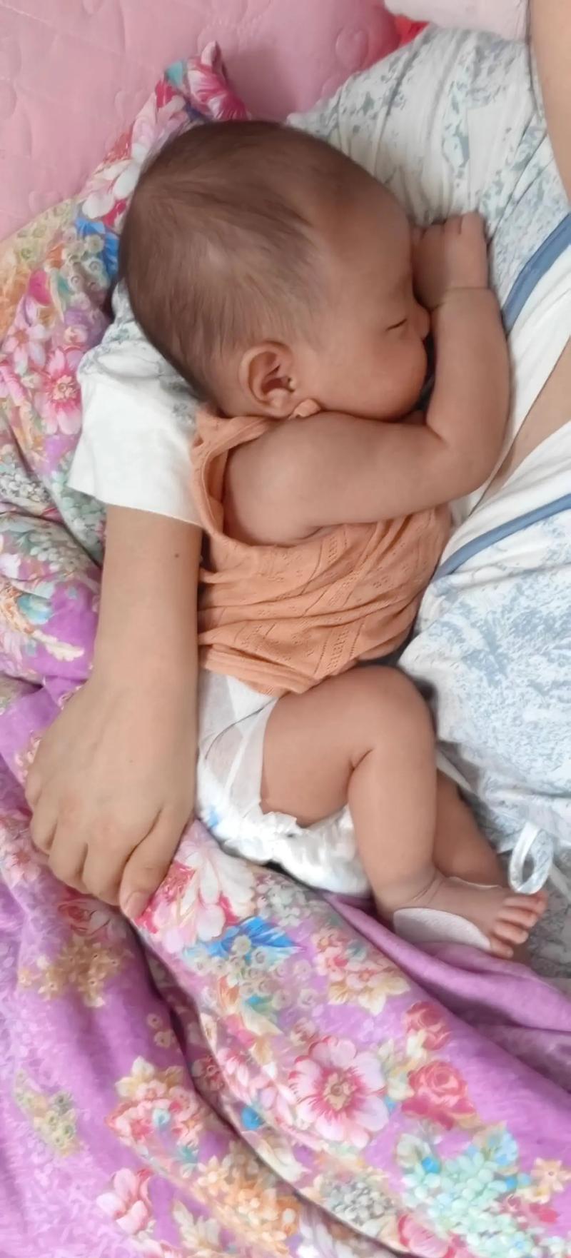 新生儿为何睡觉总离不开妈妈?是安全感缺失还是习惯依赖?-第1张图片-郑州医学网 新生儿为何睡觉总离不开妈妈?是安全感缺失还是习惯依赖?-第1张图片-郑州医学网