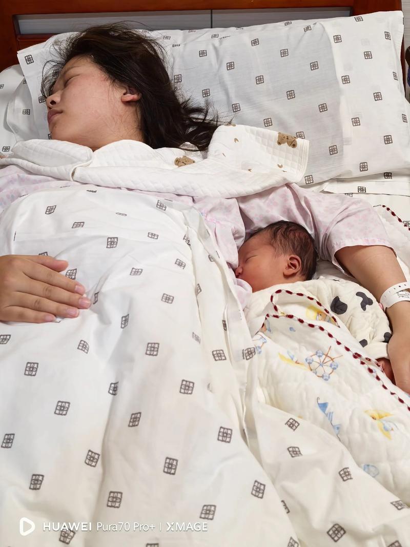 新生儿为何必须抱着睡？放下就醒是习惯还是依赖？-第2张图片-郑州医学网