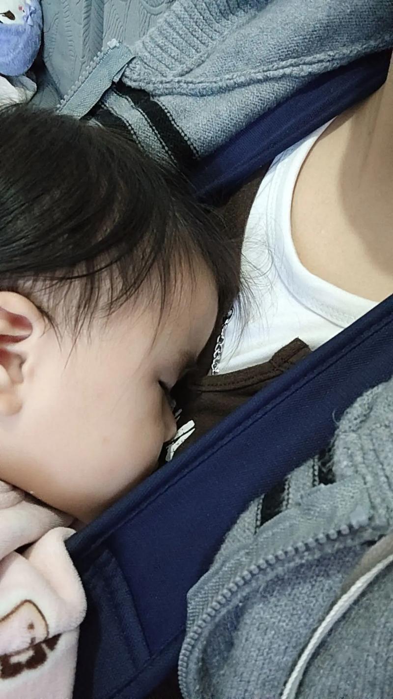 新生儿为何必须抱着睡？放下就醒是习惯还是依赖？-第3张图片-郑州医学网