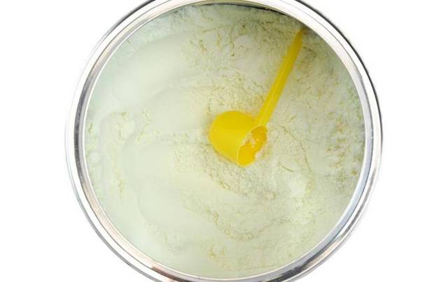 新生儿没喝完的奶粉，能留下次喝吗？这样处理真的安全吗？-第2张图片-郑州医学网