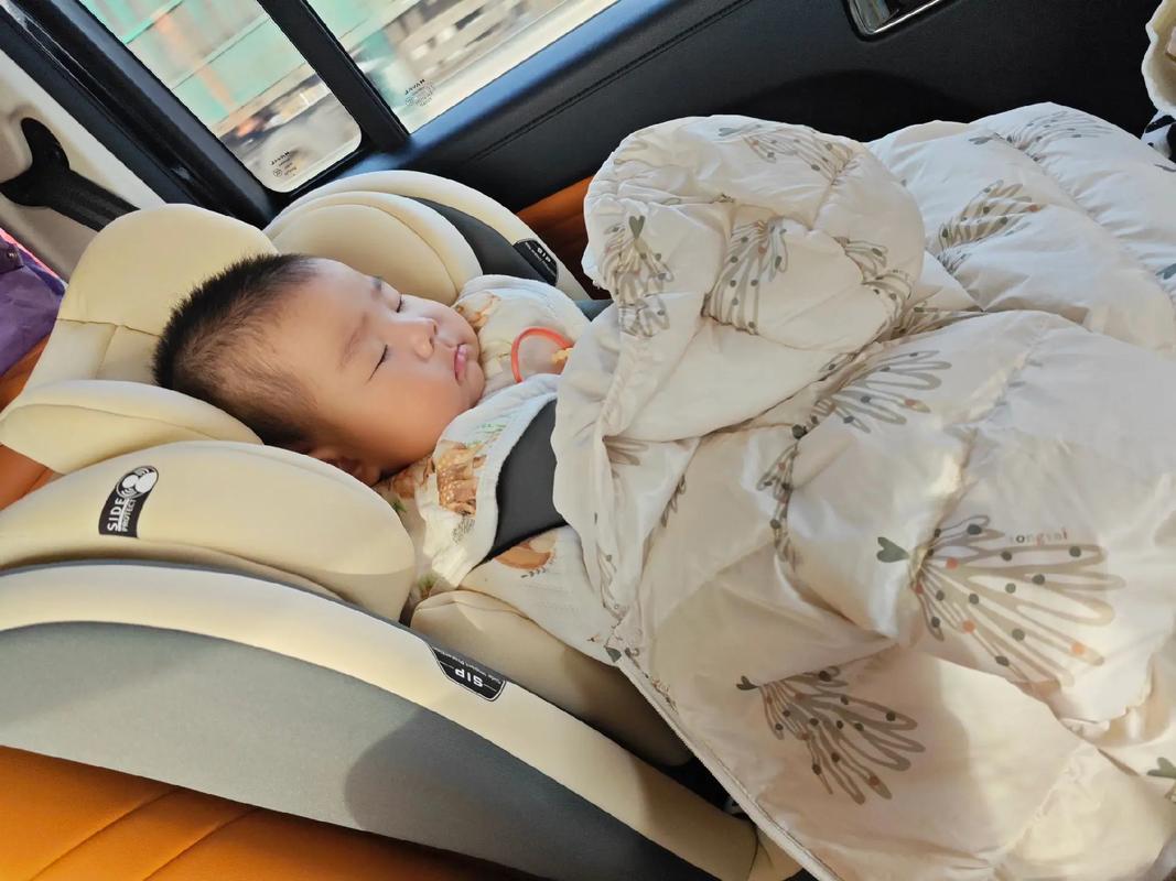 新生儿满月后坐车安全吗?需要注意哪些事项?-第1张图片-郑州医学网 新生儿满月后坐车安全吗?需要注意哪些事项?-第1张图片-郑州医学网