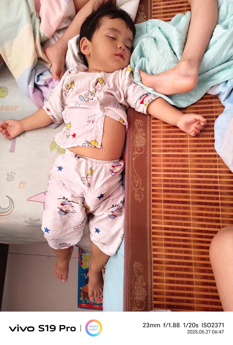 新生儿晚上不睡觉睁眼-第2张图片-郑州医学网