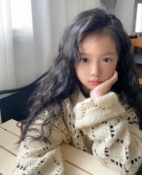 女童烫发发型图片如何选择？安全与美观该如何平衡？-第2张图片-郑州医学网