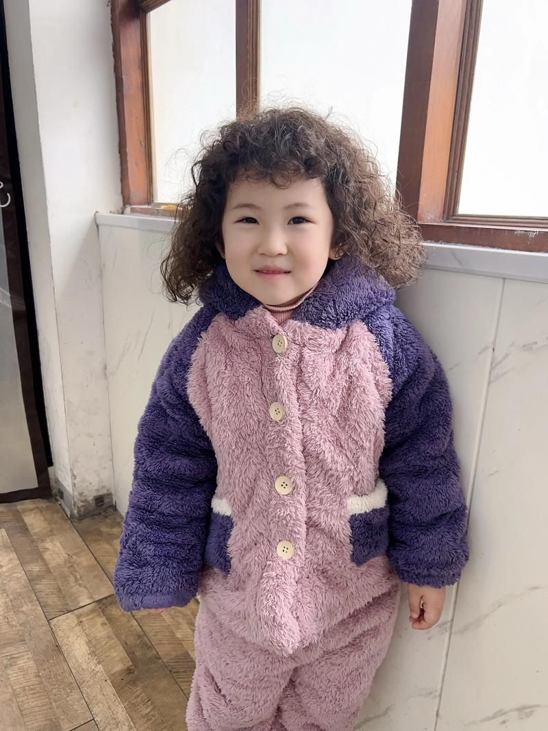 女童烫发发型图片如何选择？安全与美观该如何平衡？-第1张图片-郑州医学网