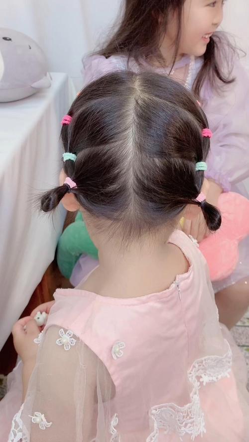 儿童短发女孩编发，如何在有限长度里打造既俏皮又耐看的造型？-第2张图片-郑州医学网