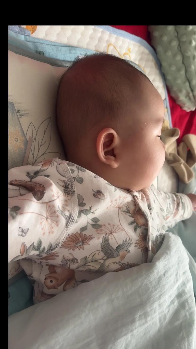 新生儿总是平躺歪头睡-第1张图片-郑州医学网