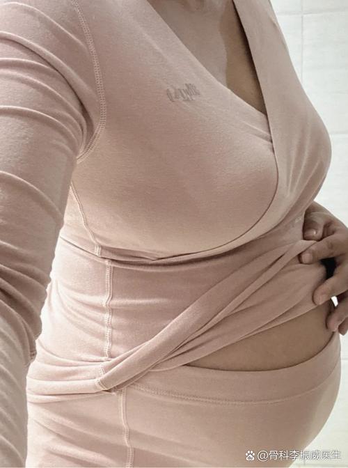 孕期胸部一个大一个小，是正常生理变化还是需要警惕的健康信号？-第3张图片-郑州医学网