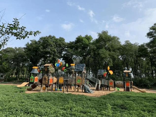 莲花山公园儿童游乐场有哪些适合低龄儿童的趣味设施?-第1张图片-郑州医学网 莲花山公园儿童游乐场有哪些适合低龄儿童的趣味设施?-第1张图片-郑州医学网