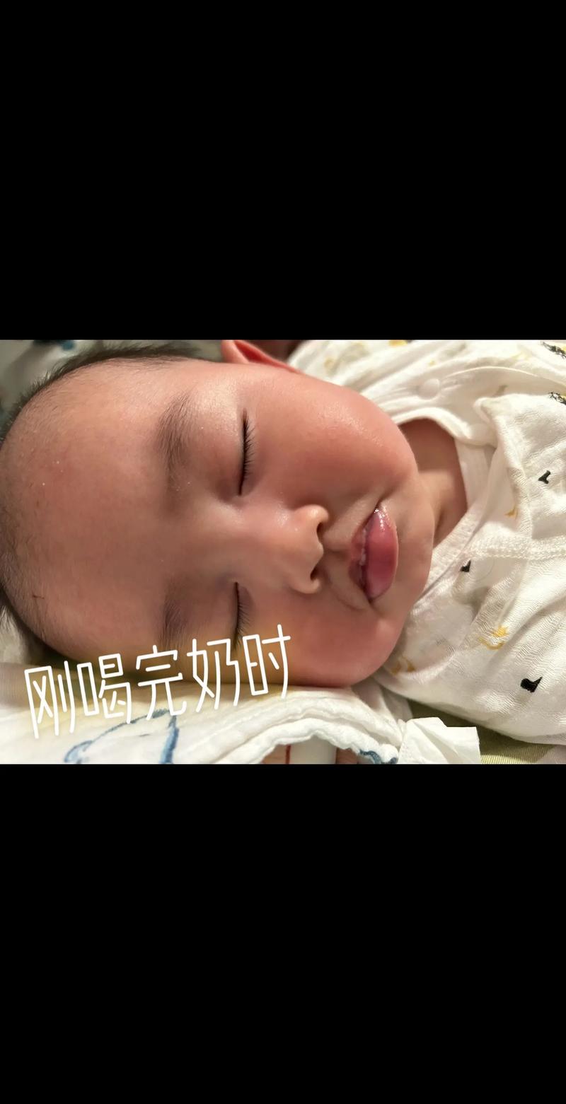 新生儿喝完奶粉后发呆是正常现象还是健康信号？-第1张图片-郑州医学网