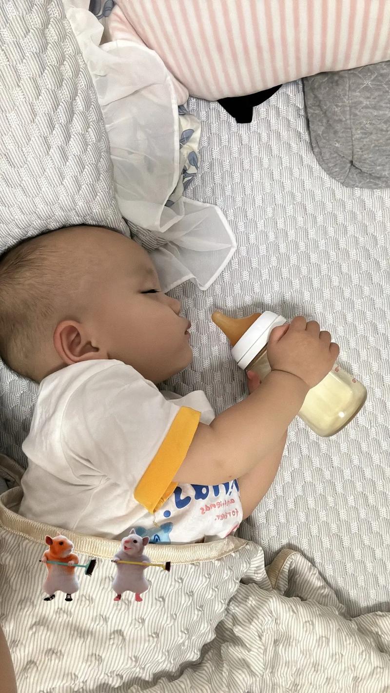 新生儿喝完奶粉后发呆是正常现象还是健康信号？-第3张图片-郑州医学网