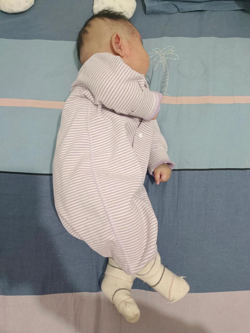 新生儿到底几个月会抬头翻身？这些发育信号家长要注意！-第2张图片-郑州医学网