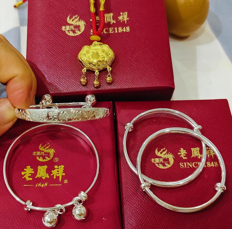 新生儿礼物怎么选?姥姥该买实用衣物还是益智玩具?-第1张图片-郑州医学网 新生儿礼物怎么选?姥姥该买实用衣物还是益智玩具?-第1张图片-郑州医学网