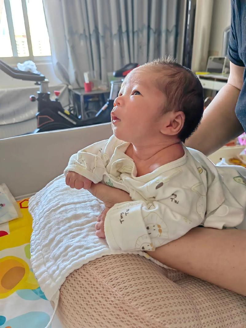 新生儿刚出生就会抬头？这背后是本能还是另有原因？-第3张图片-郑州医学网