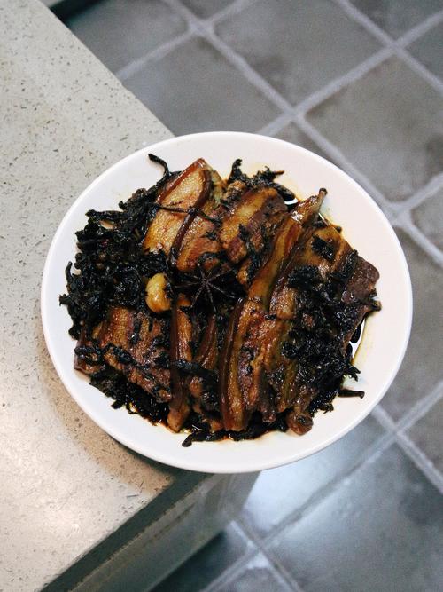 孕期到底能不能吃梅菜扣肉？这菜高油高盐，对胎儿和孕妇身体有影响吗？-第1张图片-郑州医学网