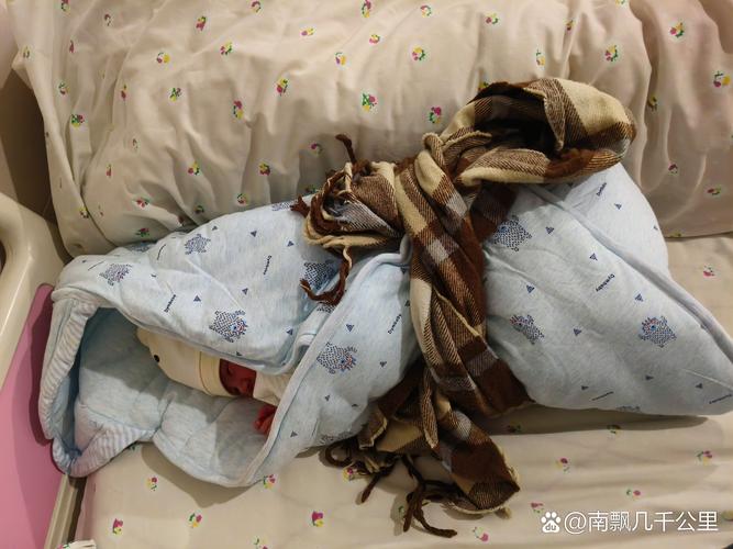 新生儿睡觉总蜷成一团是正常现象吗?需要纠正吗?-第1张图片-郑州医学网 新生儿睡觉总蜷成一团是正常现象吗?需要纠正吗?-第1张图片-郑州医学网