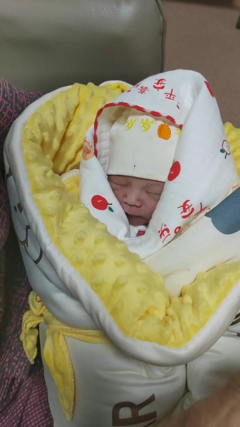 新生儿睡觉总蜷成一团是正常现象吗?需要纠正吗?-第3张图片-郑州医学网 新生儿睡觉总蜷成一团是正常现象吗?需要纠正吗?-第3张图片-郑州医学网