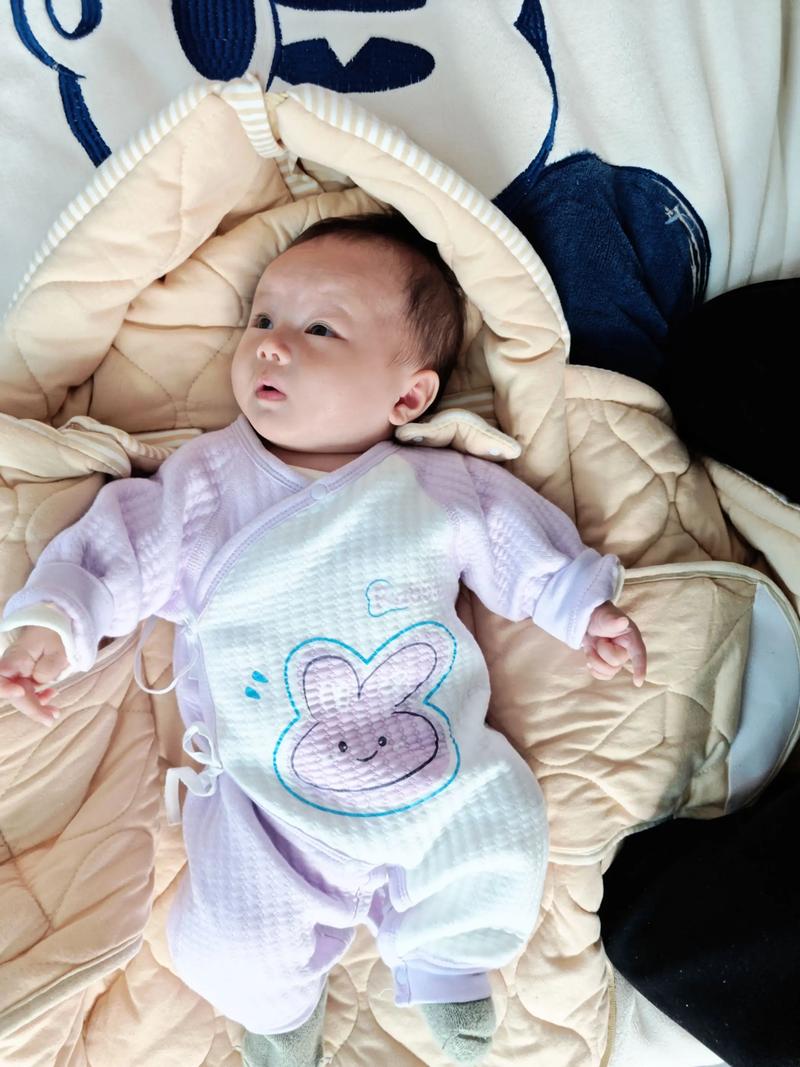 新生儿总是睡一会就醒，是饿了还是不舒服？怎么判断原因？-第1张图片-郑州医学网