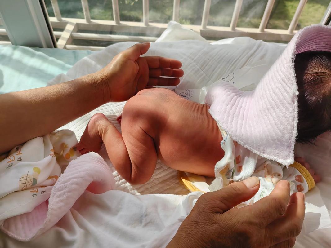 新生儿晒太阳到底怎么晒才科学？晒多久、晒哪里、注意啥？-第2张图片-郑州医学网