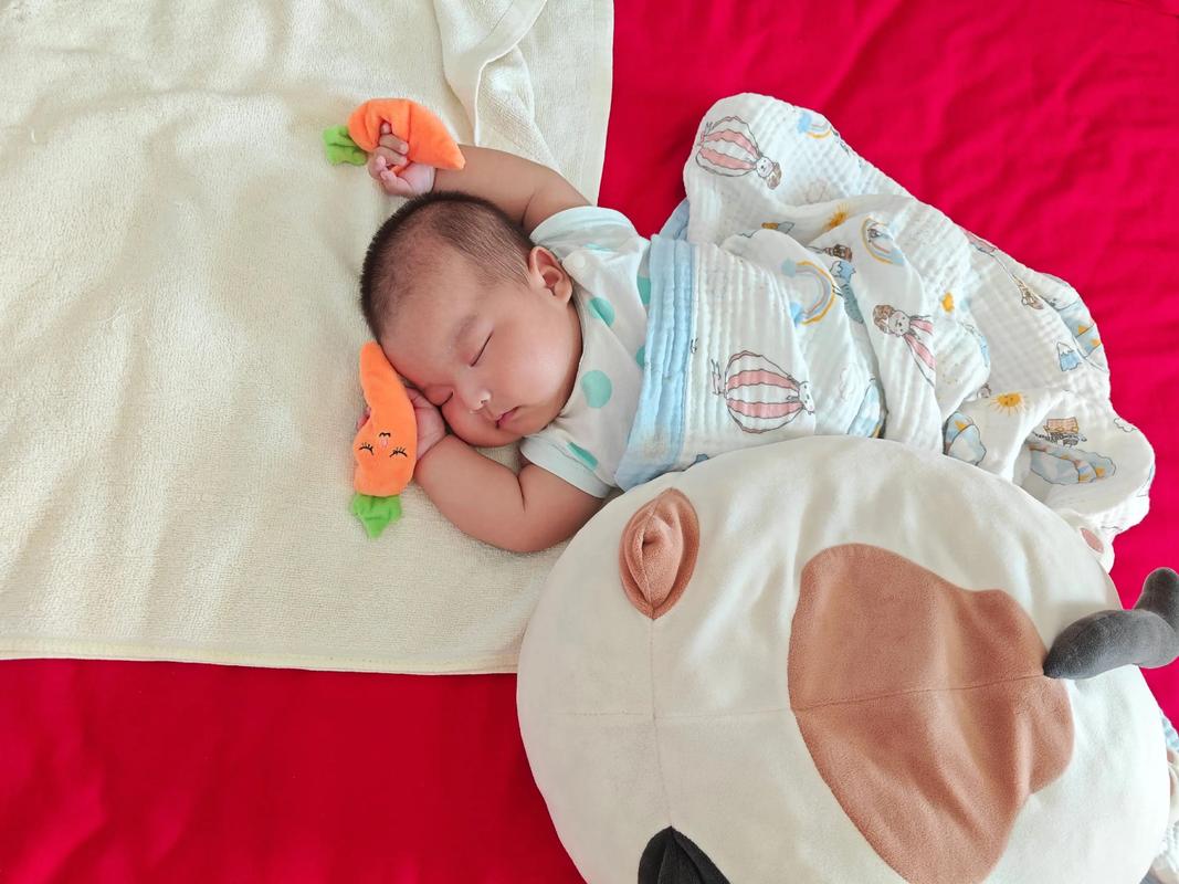 新生儿睡觉总呼哧呼哧响，是正常现象还是呼吸道有问题？-第1张图片-郑州医学网