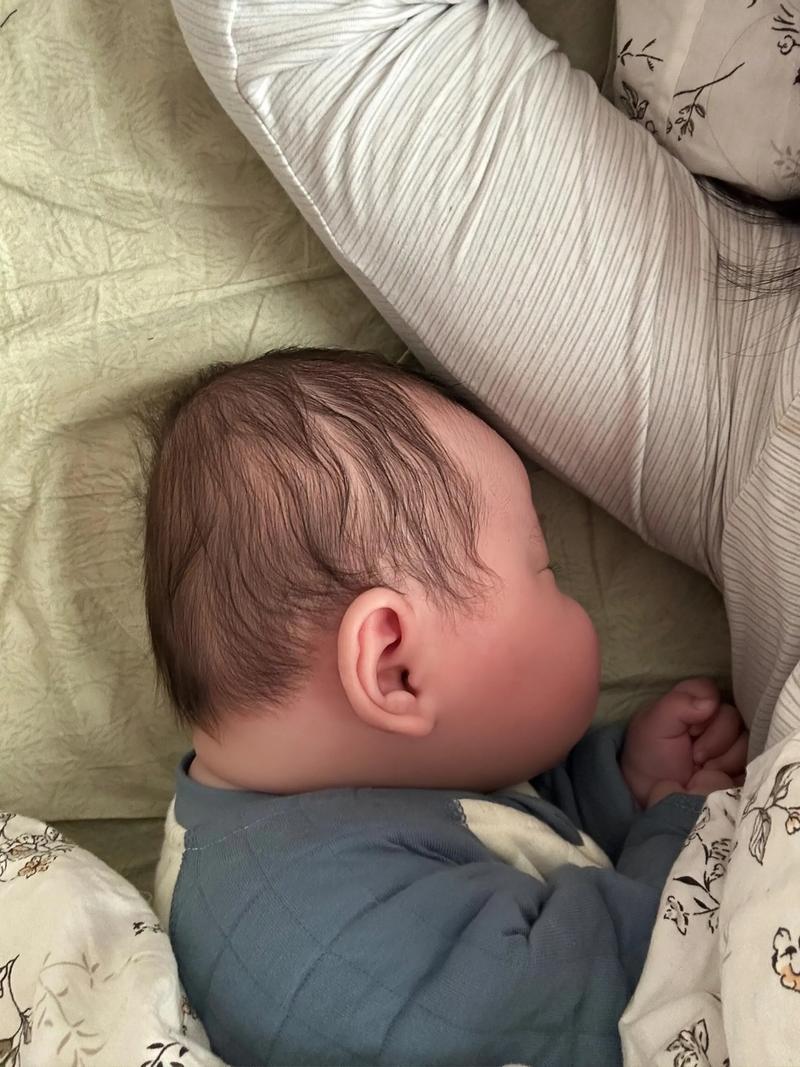 新生儿为何总抗拒平躺睡觉?是生理需求还是隐藏不适?-第3张图片-郑州医学网 新生儿为何总抗拒平躺睡觉?是生理需求还是隐藏不适?-第3张图片-郑州医学网