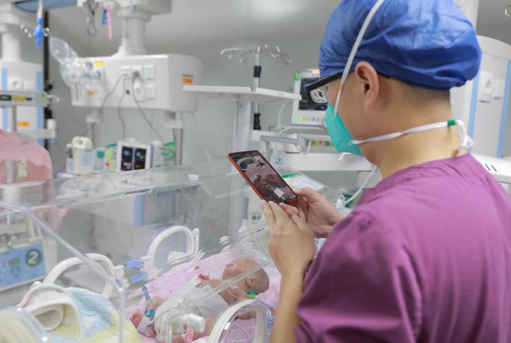 新生儿生殖器护理视频，家长该如何正确操作避免误区？-第3张图片-郑州医学网