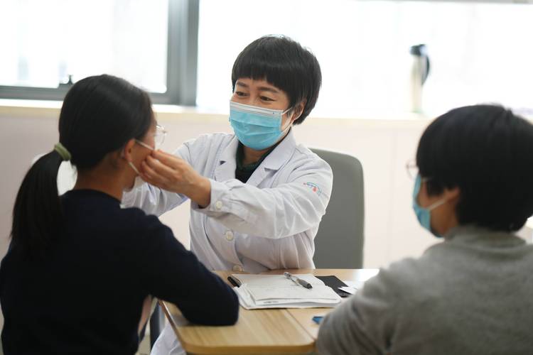 北京儿童医院内分泌科，孩子生长发育异常该挂哪个科？-第2张图片-郑州医学网