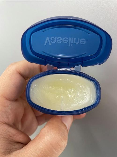 凡士林真的会伤害新生儿皮肤吗?家长该如何正确使用?-第1张图片-郑州医学网 凡士林真的会伤害新生儿皮肤吗?家长该如何正确使用?-第1张图片-郑州医学网