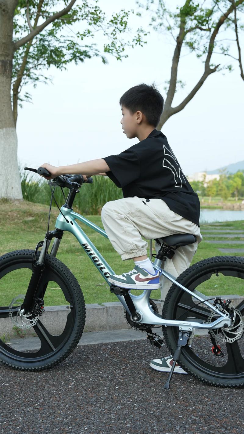 儿童骑自行车有最佳年龄吗？不同年龄段骑行该注意哪些安全事项？-第1张图片-郑州医学网
