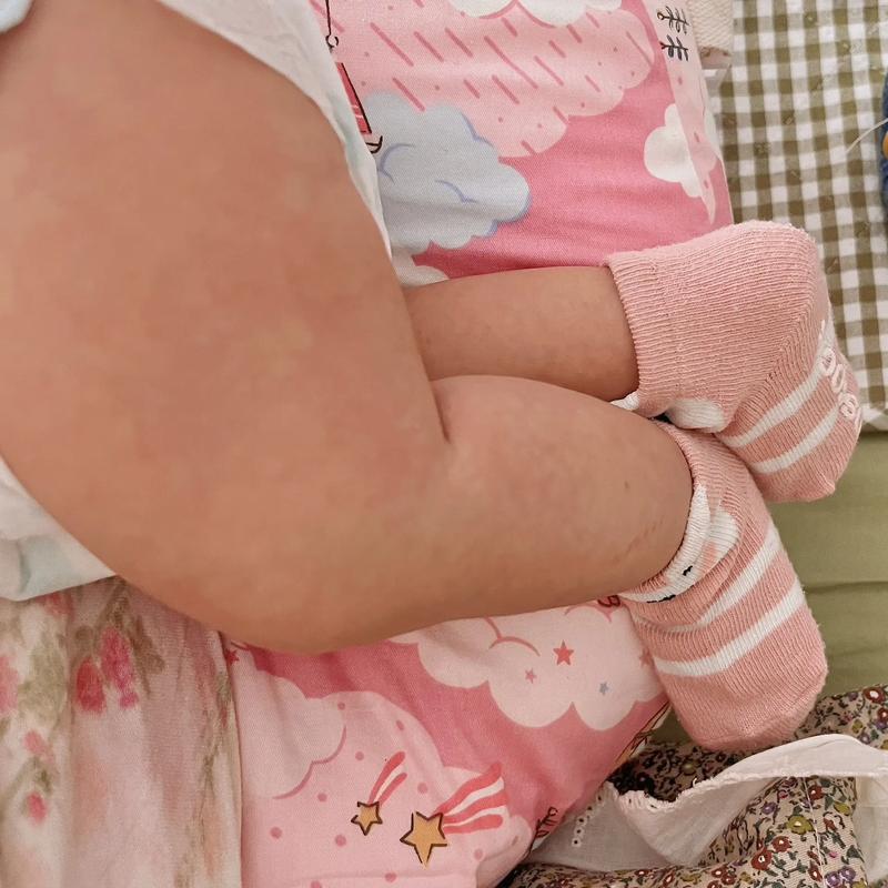 新生儿腿颤抖是正常生理现象还是异常信号？需警惕哪些潜在疾病风险？-第2张图片-郑州医学网