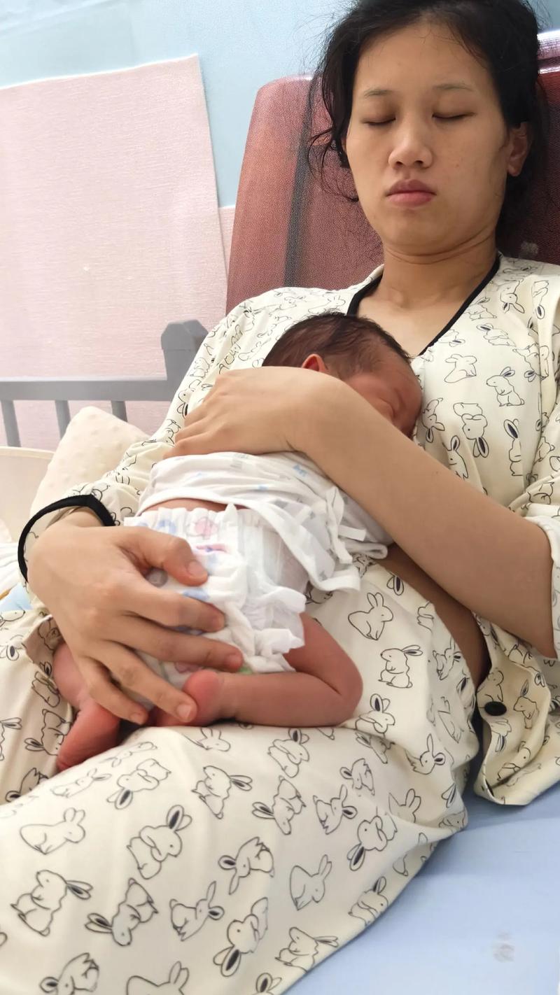 新生儿晚上不醒来吃奶是好事还是隐患?需要干预吗?-第2张图片-郑州医学网 新生儿晚上不醒来吃奶是好事还是隐患?需要干预吗?-第2张图片-郑州医学网