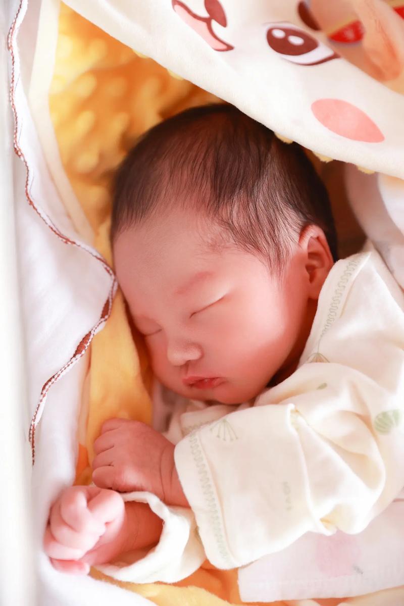 新生儿照片刚出生写真-第2张图片-郑州医学网
