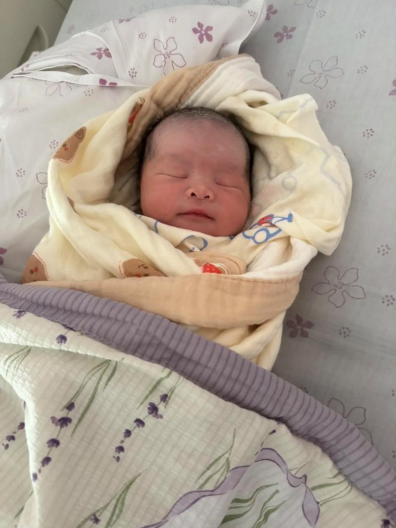 新生儿照片刚出生写真-第1张图片-郑州医学网