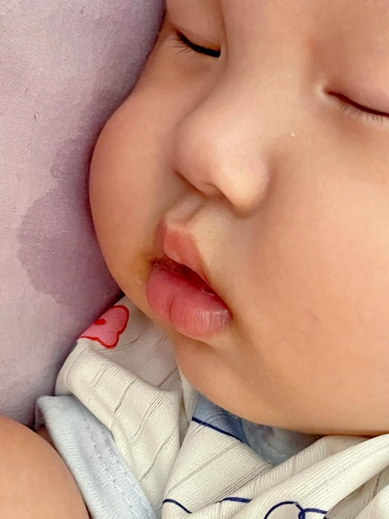 新生儿睡觉总张嘴吐舌头是正常现象还是健康预警？-第3张图片-郑州医学网
