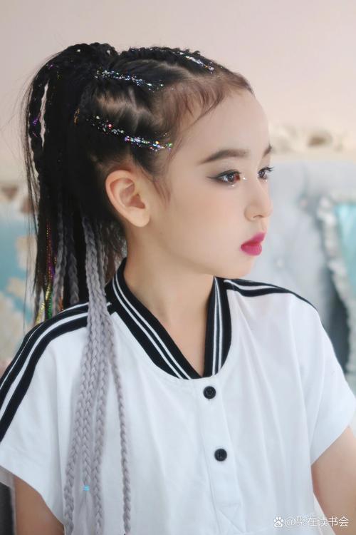 儿童演出头型女孩图片背后有何文化意义或审美考量？-第1张图片-郑州医学网
