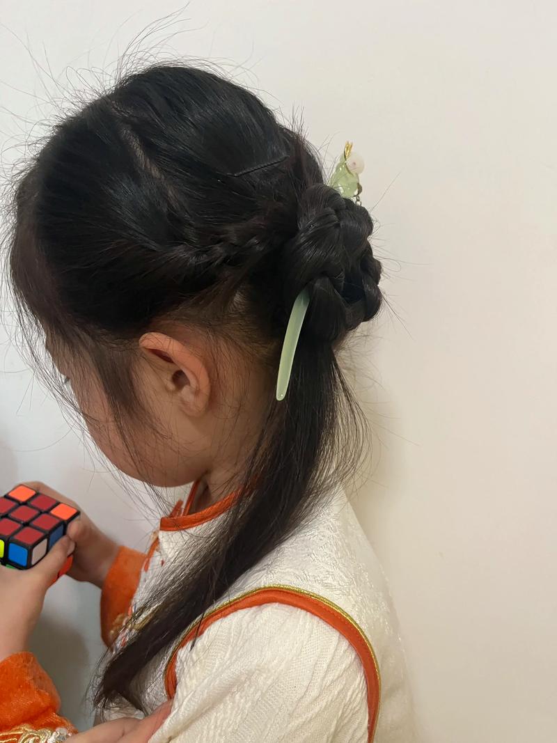 儿童舞蹈盘发发型图片有哪些经典款式？不同年龄段适合怎么选？-第2张图片-郑州医学网