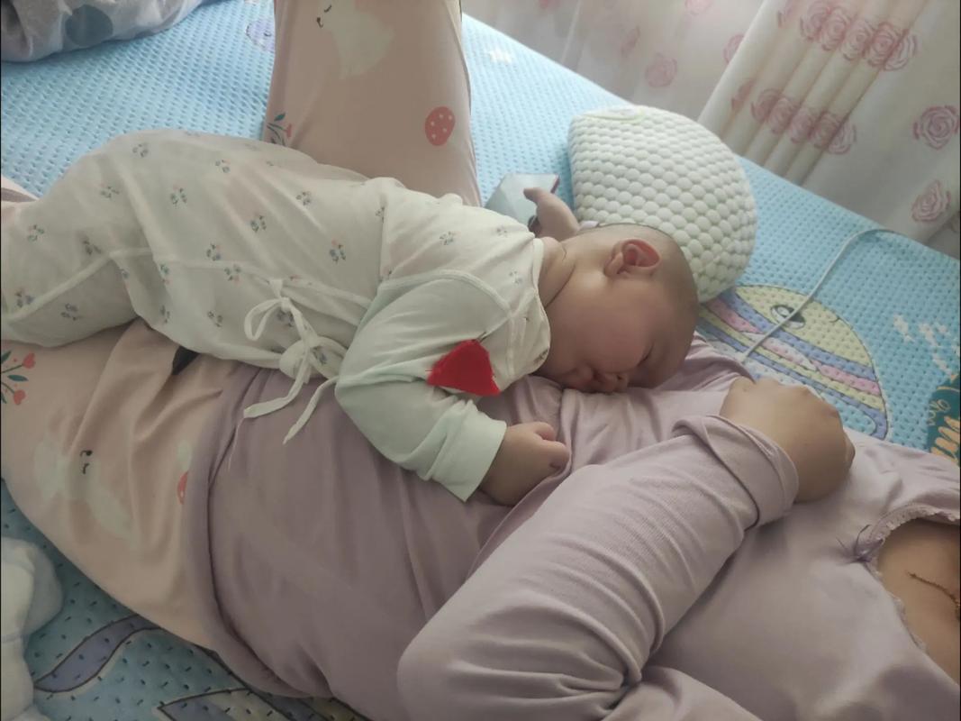 新生儿躺着总往上窜是正常发育还是异常信号?需警惕哪些潜在问题?-第1张图片-郑州医学网 新生儿躺着总往上窜是正常发育还是异常信号?需警惕哪些潜在问题?-第1张图片-郑州医学网