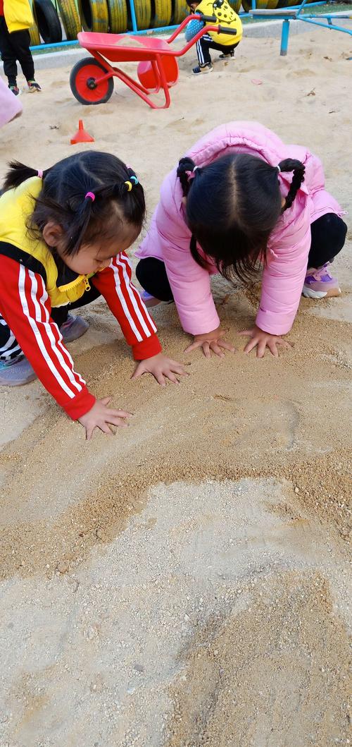 门前那堆沙，为何成了儿童心中最动听的歌谣？-第1张图片-郑州医学网