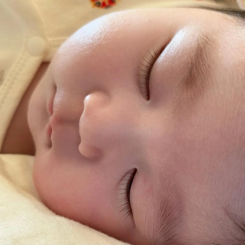 新生儿睫毛变长是吃出来的吗？哪些食物能促进睫毛生长？-第2张图片-郑州医学网