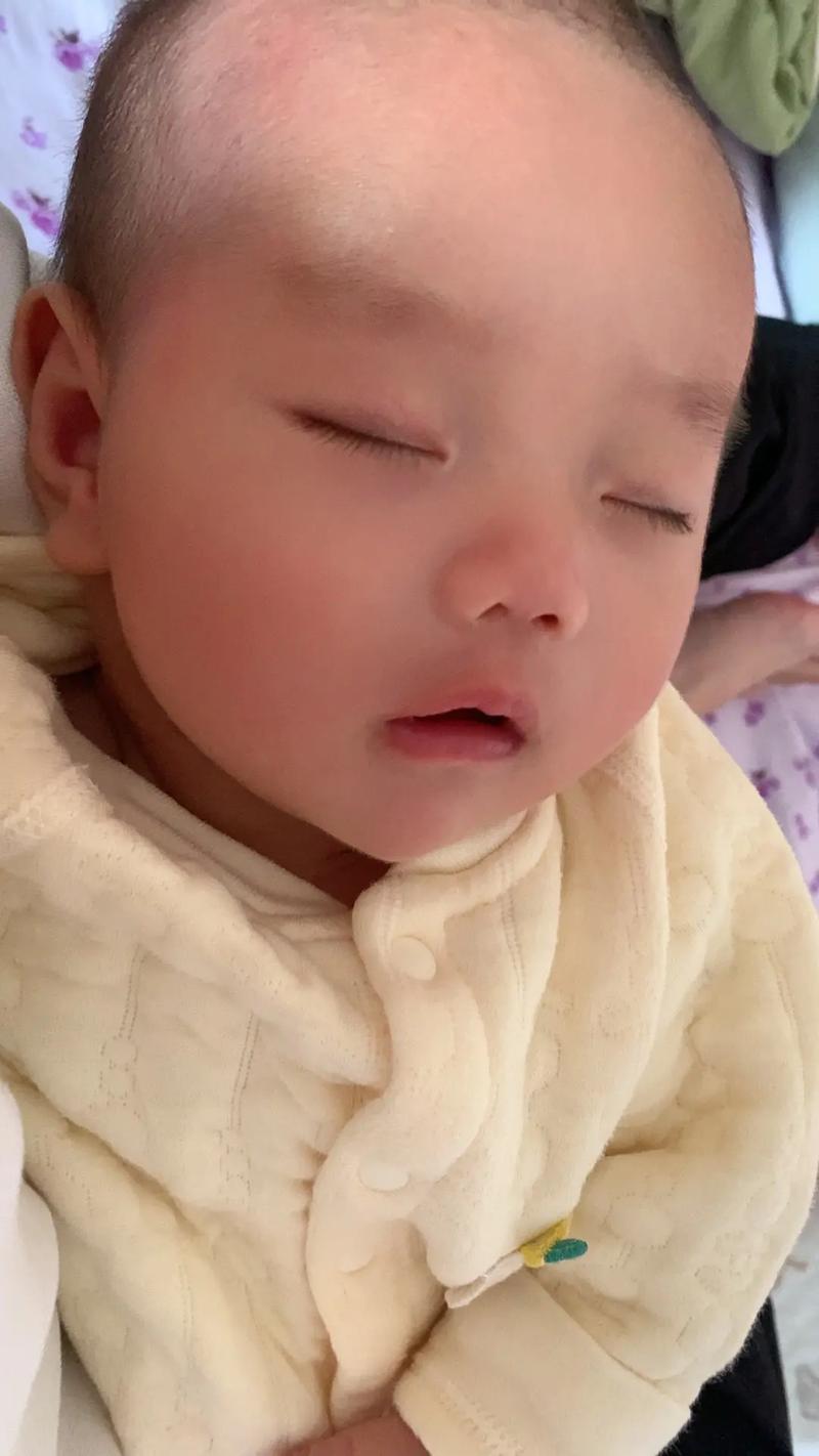 新生儿睫毛变长是吃出来的吗？哪些食物能促进睫毛生长？-第3张图片-郑州医学网