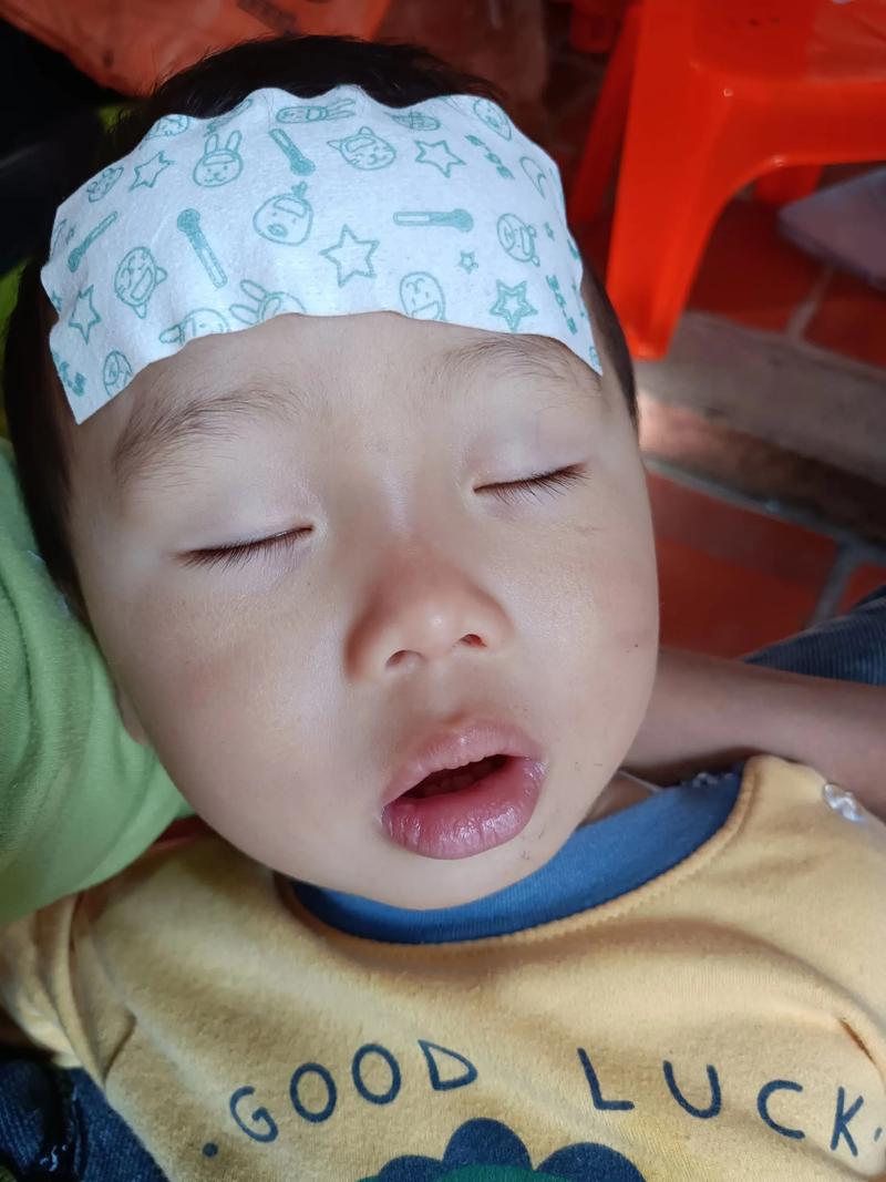 新生儿发烧时有哪些具体表现?家长该如何判断和应对?-第3张图片-郑州医学网 新生儿发烧时有哪些具体表现?家长该如何判断和应对?-第3张图片-郑州医学网